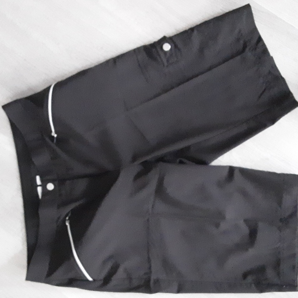 Zenergy by chicos golf shorts black size 1